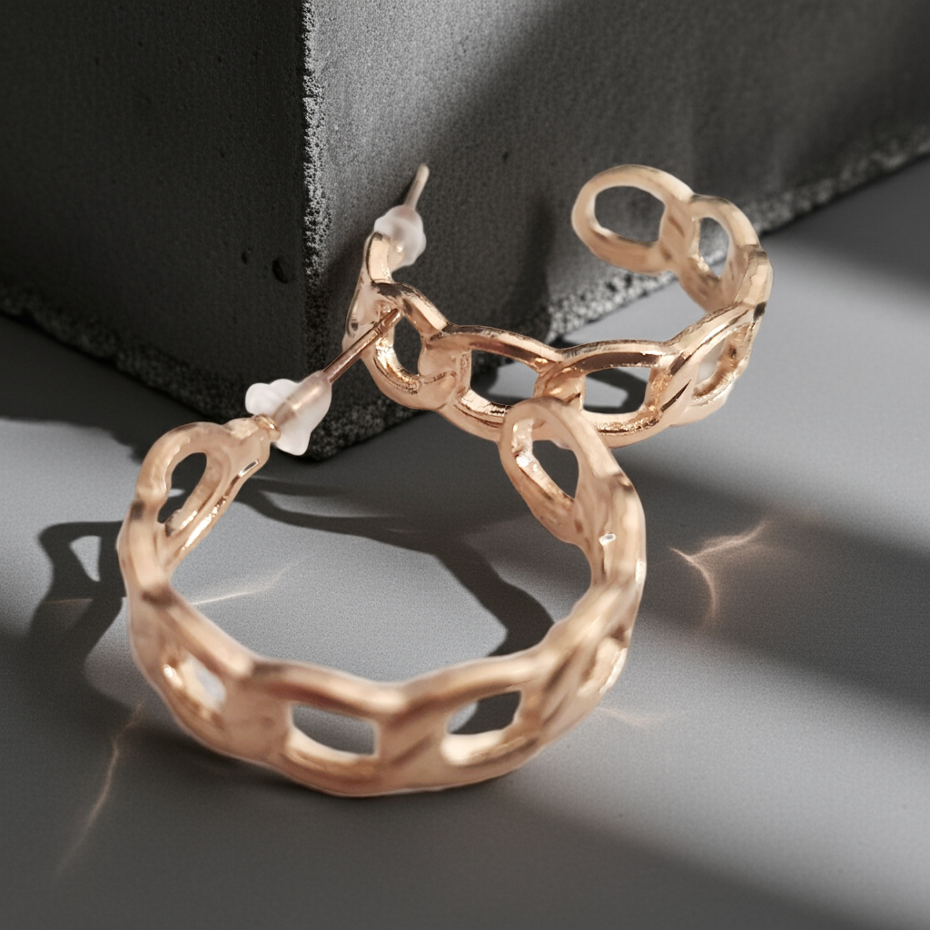 Złote kolczyki chain stal nierdzewna lekkie 2 cm, kolczyki z motywem łańcucha, elegancka biżuteria codzienna, stal chirurgiczna, kolczyki w stylu nowoczesnym
