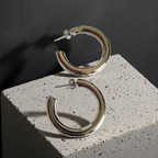Śliczne kolczyki ze stali nierdzewnej w kolorze srebrnym. eleganckie hoop earings na wkrętkę. srednica 3cm. stal nierdzewna. rouge bizu