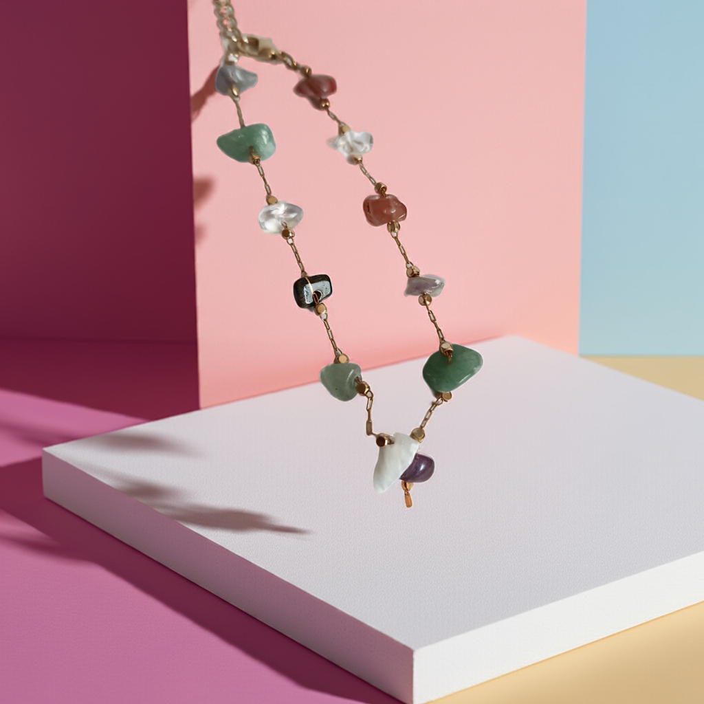 Bransoletka złota 20–25 cm ze stali nierdzewnej, zdobiona naturalnymi kamieniami o różnych kolorach i kształtach, styl boho, Rouge Bizu. #bizuteria #biżuteriapozłacana #stalnierdzewna #stalchirurgiczna #platerowane18k #wodoodporne #hipoalergiczne #retro #vintage #rougebizu