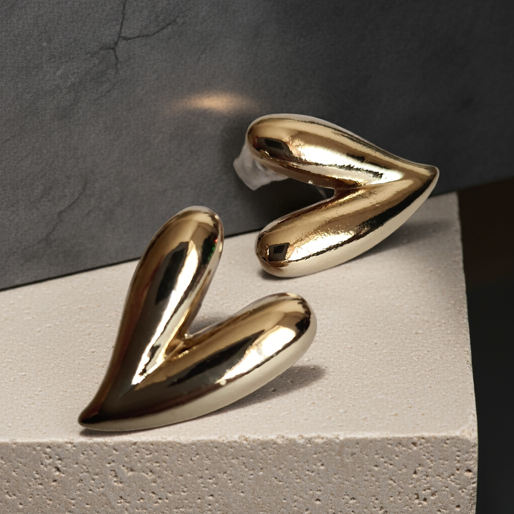 Kolczyki złote 2 cm w kształcie serc, stal nierdzewna, minimalistyczna i elegancka biżuteria, Rouge Bizu. #bizuteria #biżuteriapozłacana #stalnierdzewna #stalchirurgiczna #platerowane18k #wodoodporne #hipoalergiczne #retro #vintage #rougebizu