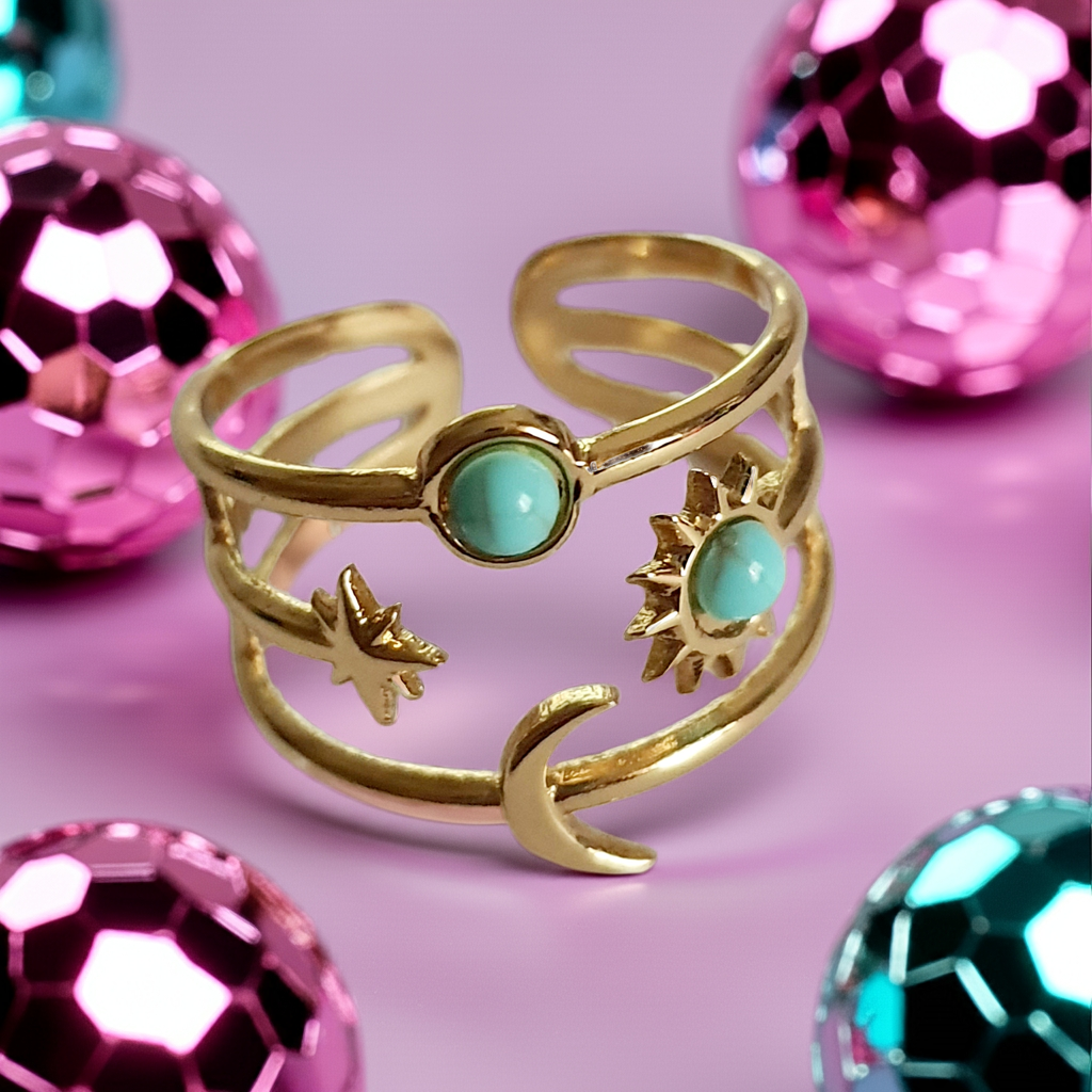 Złoty pierścionek z turkusowymi kamieniami i motywami gwiazdy, księżyca i słońca – rozmiar 17mm, stal nierdzewna, styl etno boho
