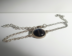 Srebrna bransoletka z czarnym okrągłym kamieniem, minimalistyczna i elegancka. Stal nierdzewna, stal chirurgiczna, wodoodporne, hipoalergiczne, jakość premium, Rouge Bizu.