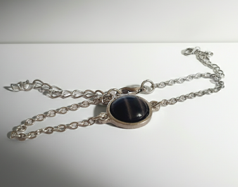 Srebrna bransoletka z czarnym okrągłym kamieniem, minimalistyczna i elegancka. Stal nierdzewna, stal chirurgiczna, wodoodporne, hipoalergiczne, jakość premium, Rouge Bizu.