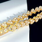 Złota bransoletka tenisowa z cyrkoniami, długość regulowana 17–22 cm, styl glamour i klasyczny. Stal nierdzewna, stal chirurgiczna, wodoodporne, hipoalergiczne, jakość premium, Rouge Bizu.
