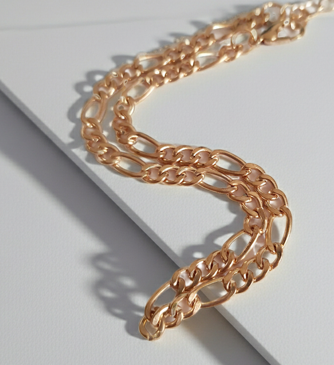 Złota bransoletka w splocie figaro, długość 23–28 cm, stal chirurgiczna, stal nierdzewna, wodoodporne, hipoalergiczne, jakość premium, delikatny połysk, Rouge Bizu.
