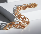 The golden power of minimalism – a flexible bracelet in a retro style