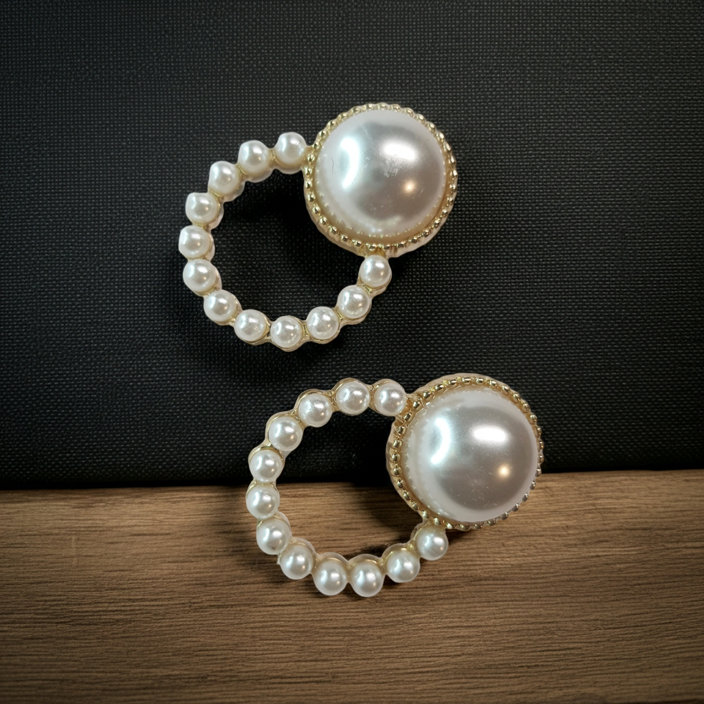 Gold twisted earrings 1.8 cm – a delicate form with character