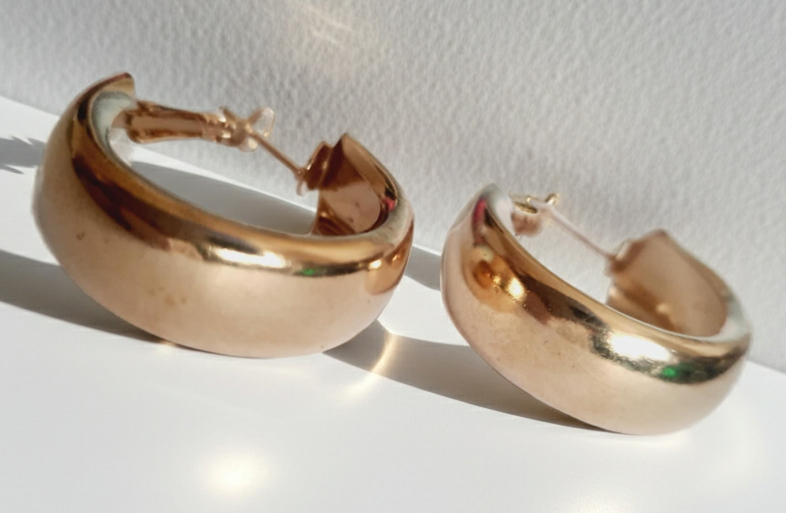 Kolczyki koła ze stali nierdzewnej o pełnej, klasycznej formie i średnicy 3 cm. Gładkie wykończenie, elegancki styl. RougeBizu.
