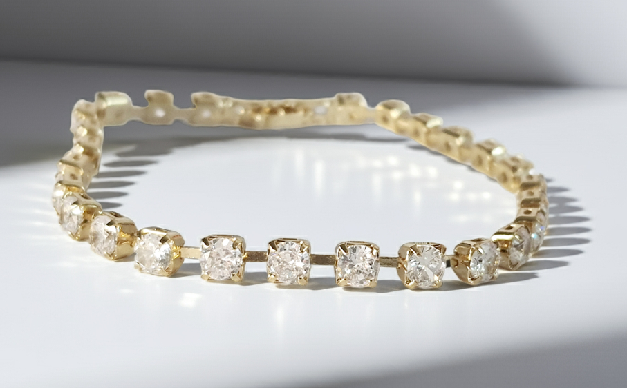 Złota regulowana bransoletka tenisowa ze stali nierdzewnej, wodoodporna, elegancka i dopasowująca się do nadgarstka | RougeBizu
