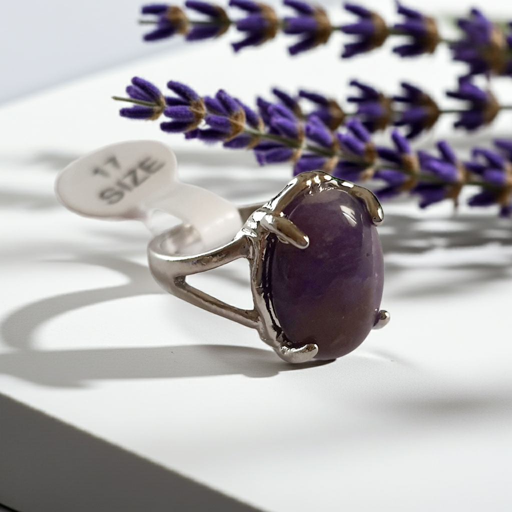 Pierścionek "Mgła Ametystu" – srebrzysta elegancja z nutą tajemnicy