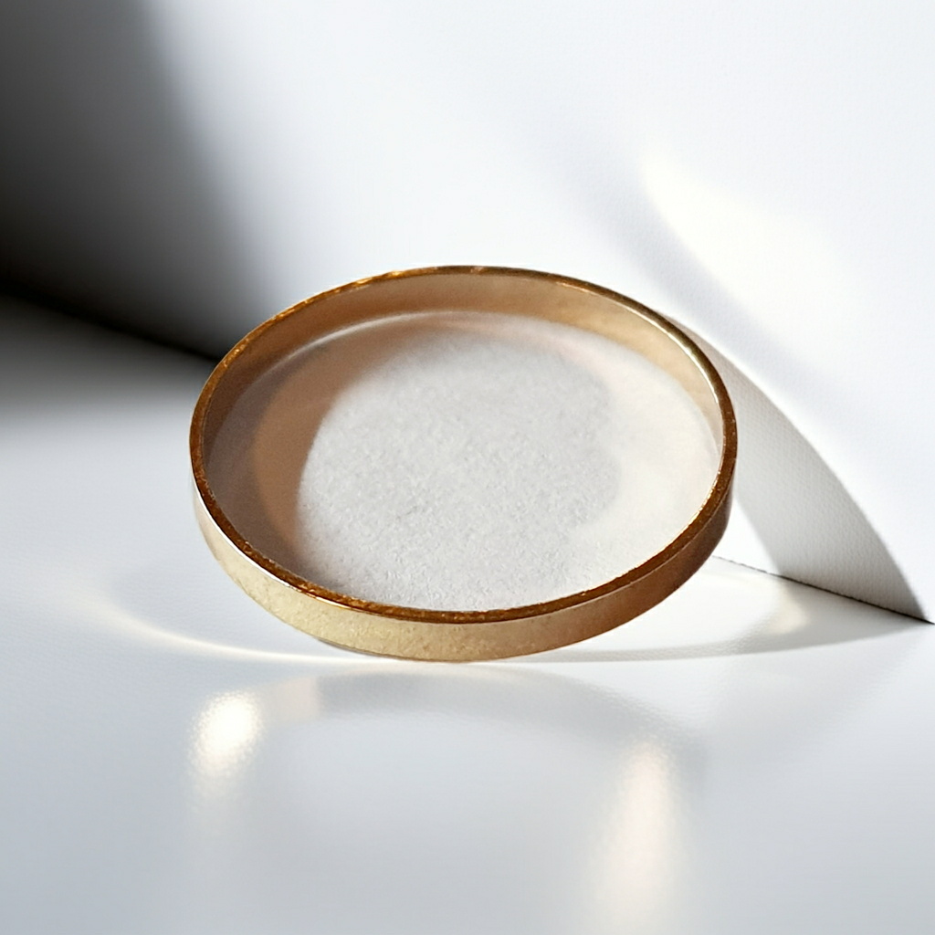 Złota obrączka ze stali chirurgicznej, gładka, cienka, połyskliwa, rozmiar 16 mm, minimalistyczna biżuteria. Stal nierdzewna, wodoodporne, hipoalergiczne, jakość premium. Rouge Bizu.
