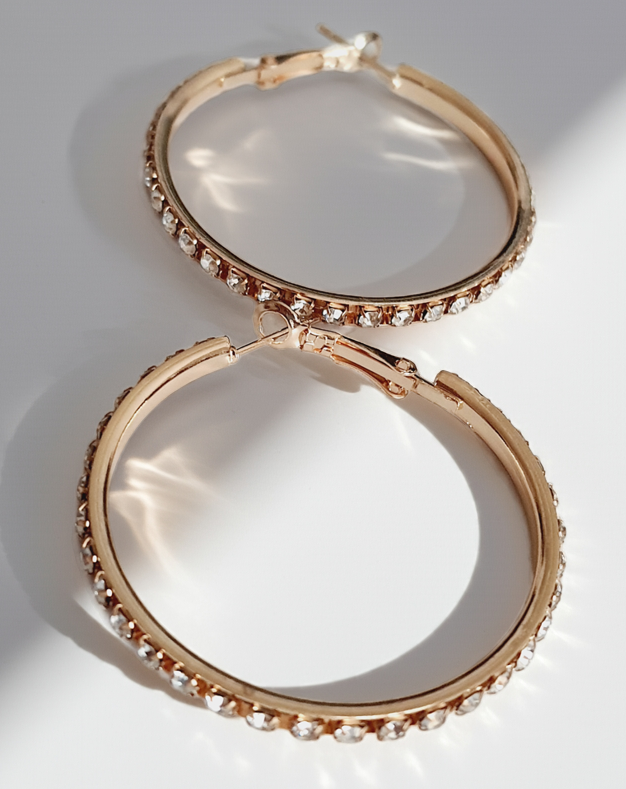 Złote kolczyki hoop z cyrkoniami, stal nierdzewna, lekkie kolczyki 4 cm, styl y2k, modne kolczyki błyszczące, kolczyki koła z kamieniami, stal chirurgiczna
