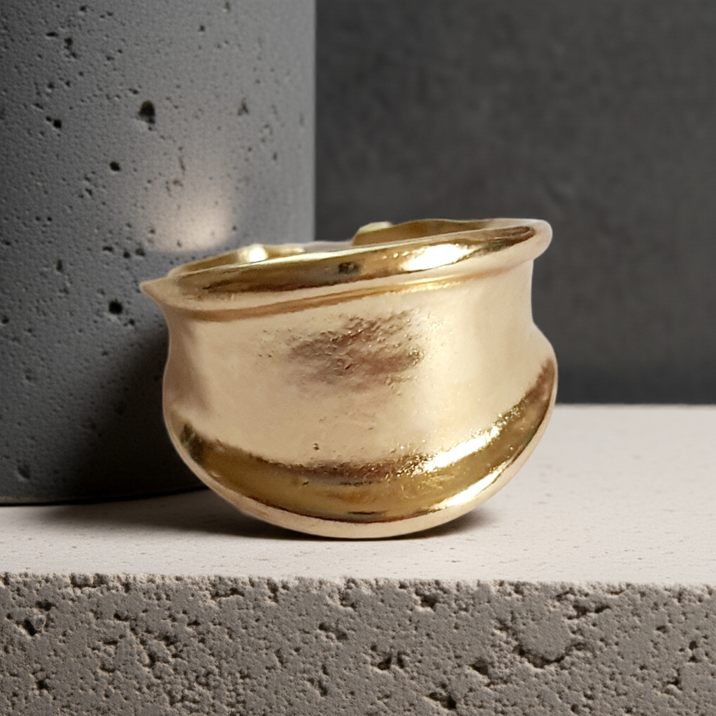 Minimalistyczny pierścionek ze stali nierdzewnej w kolorze złota. klasyka i elegancja, rozmiar 16mm. rouge bizu