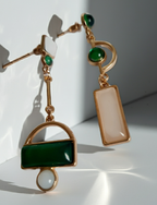 Gold earrings with a pearl disc – a modern classic