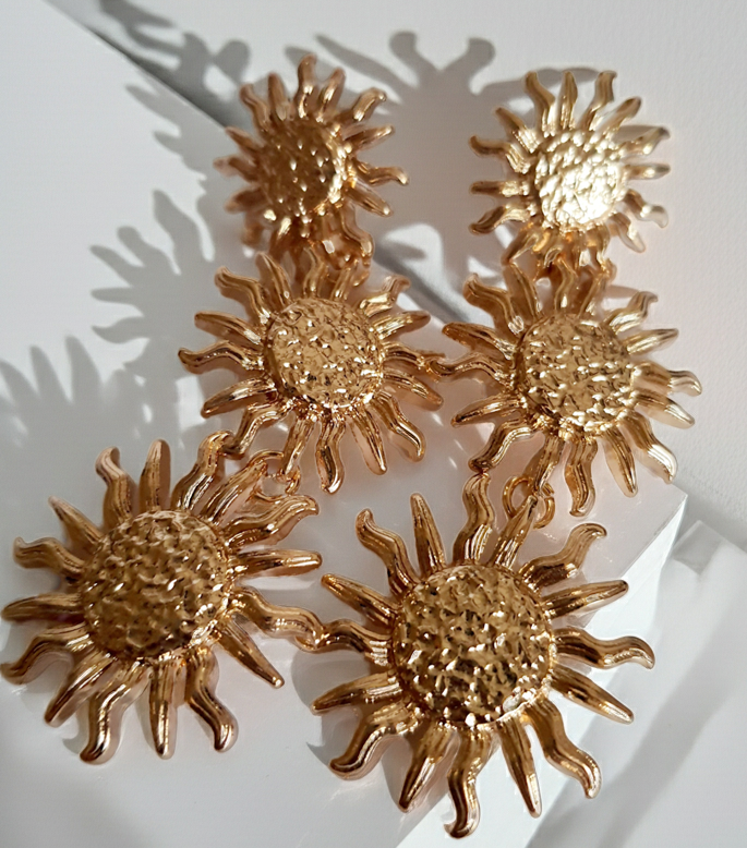 Kolczyki złocone ze stali nierdzewnej, w kształcie dużych słońc z promieniami 3D, długość 6 cm, RougeBizu.