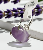 Lavender Kiss – a ring with a subtle stone and a lace setting