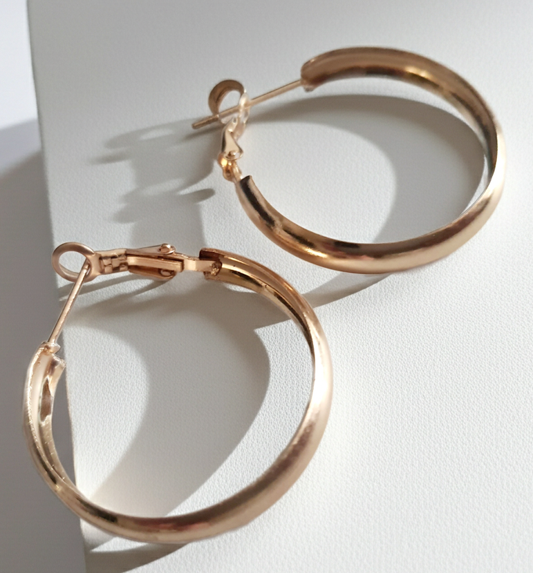 Kolczyki koła złote ze stali nierdzewnej, minimalistyczne klasyczne kolczyki typu hoop, lekkie, pozłacane, o średnicy 2,5 cm, biżuteria antyalergiczna, idealne na co dzień i na prezent
