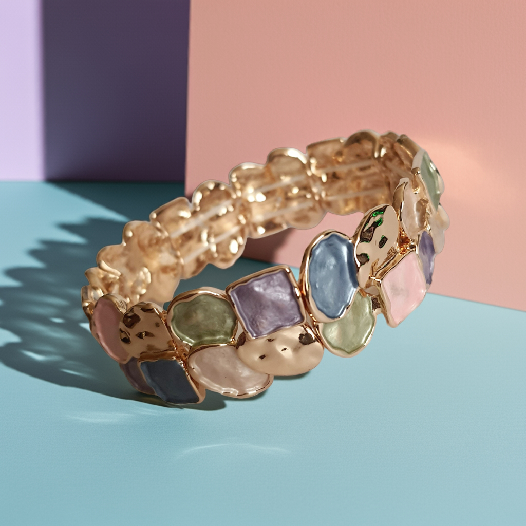 Bransoleta ze stali nierdzewnej, średnica 7 cm, złota baza z kolorowymi emaliowanymi elementami: róż, zieleń, błękit, fiolet i krem, Rouge Bizu.