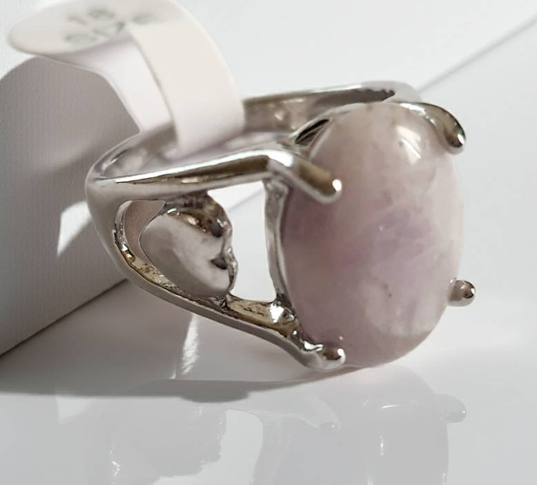 🌫️ "Whisper of Lavender" Ring - Silver Mist on the Finger