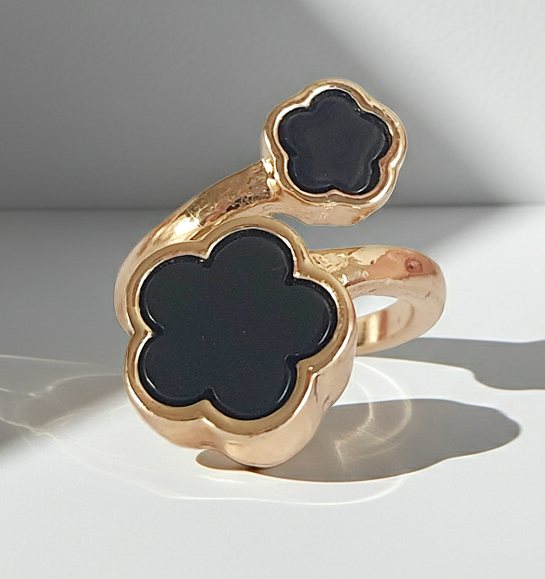 Złoty pierścionek z czarnym motywem kwiatowym, stal nierdzewna, elegancka i wodoodporna biżuteria dla kobiet | RougeBizu
