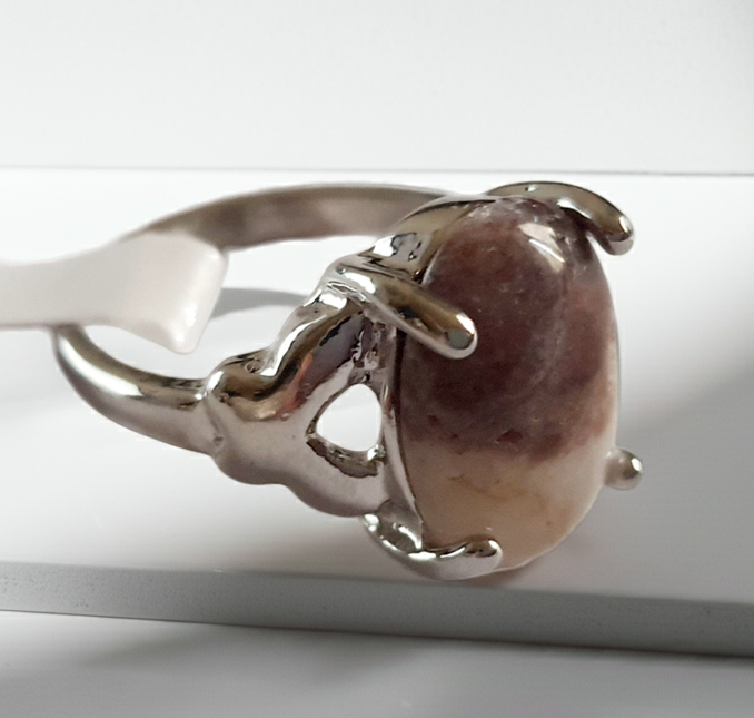 🌰 Ring with a stone in shades of brown and ecru – size 17 mm