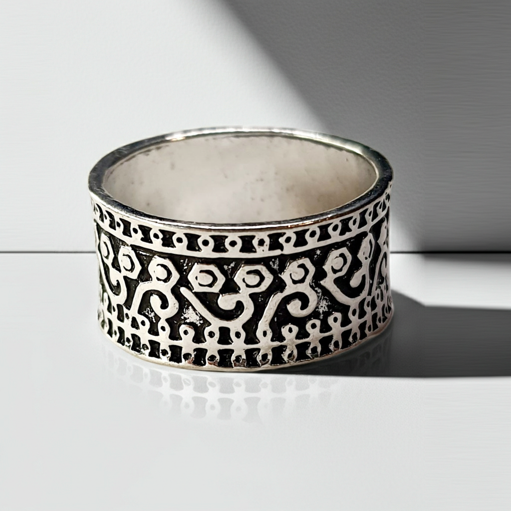 Pierścionek srebrny szeroki z orientalnym ornamentem, stal nierdzewna, stal chirurgiczna, unisex, styl etniczny vintage, rozmiar 17 mm, wodoodporne, hipoalergiczne, jakość premium, Rouge Bizu.
