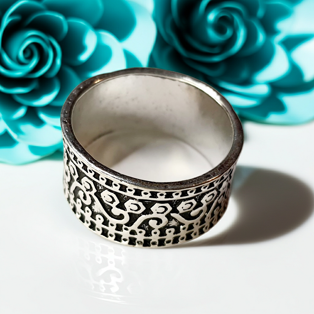Pierścionek srebrny szeroki z orientalnym ornamentem, stal nierdzewna, stal chirurgiczna, unisex, styl etniczny vintage, rozmiar 17 mm, wodoodporne, hipoalergiczne, jakość premium, Rouge Bizu.