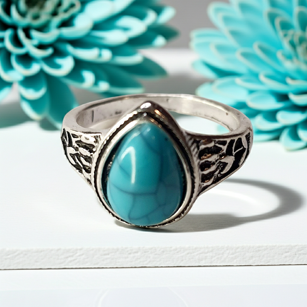 Pierścionek srebrny z turkusowym kamieniem w kształcie łezki, stal nierdzewna, stal chirurgiczna, styl boho vintage, rozmiar 16 mm, wodoodporne, hipoalergiczne, jakość premium, Rouge Bizu.