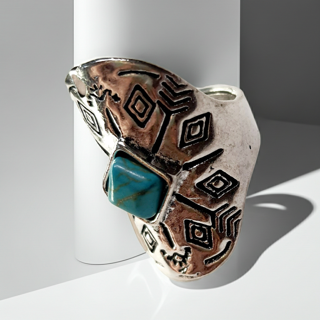 Pierścionek srebrny z turkusowym kamieniem o kwadratowym szlifie, styl etniczny boho vintage, stal nierdzewna, stal chirurgiczna, rozmiar 16 mm, wodoodporne, hipoalergiczne, jakość premium, Rouge Bizu.