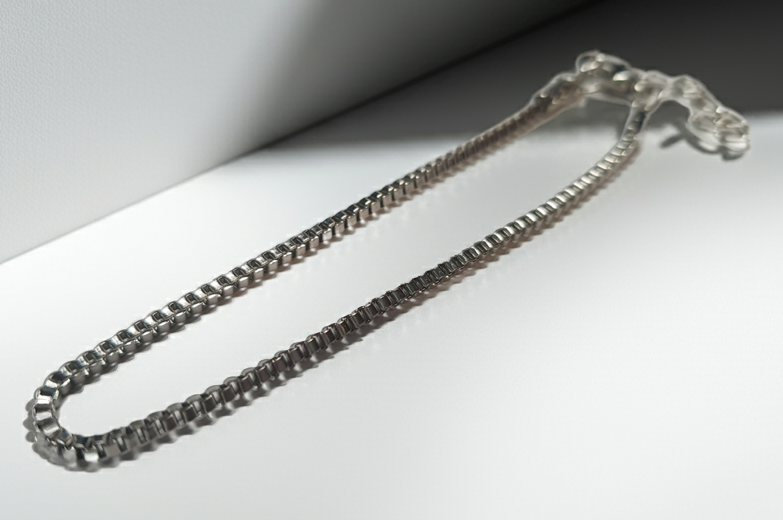 Srebrna bransoletka o splocie kostka, stal chirurgiczna, stal nierdzewna, wodoodporne, hipoalergiczne, jakość premium, długość regulowana 21–28 cm, RougeBizu.