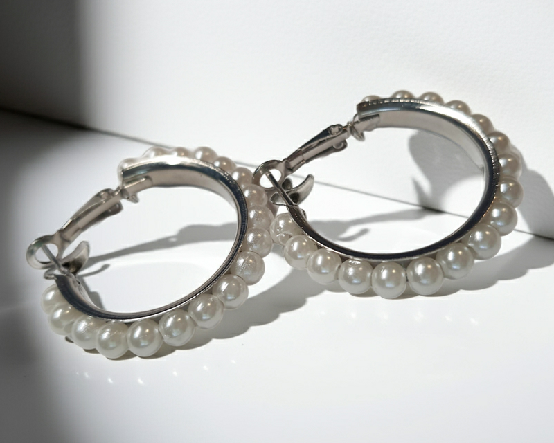 Srebrne kolczyki kółka z perłami, średnica 3 cm, stal chirurgiczna, stal nierdzewna, wodoodporne, hipoalergiczne, jakość premium, elegancki styl, RougeBizu.