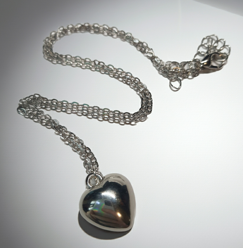 Srebrny łańcuszek klasyczny z zawieszką w kształcie serca, stal chirurgiczna, stal nierdzewna, wodoodporne, hipoalergiczne, jakość premium, długość 40–46 cm, RougeBizu.