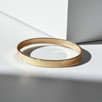 Złota obrączka ze stali chirurgicznej, gładka i połyskliwa, rozmiar 16 mm, klasyczny minimalistyczny pierścionek. Stal nierdzewna, wodoodporne, hipoalergiczne, jakość premium. Rouge Bizu.
