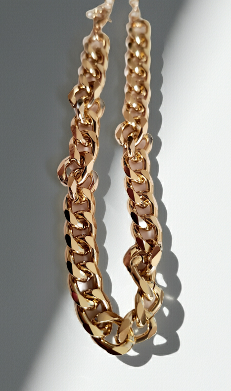 Złota bransoletka w splocie pancerka, stal chirurgiczna, długość 23–28 cm, stal nierdzewna, wodoodporne, hipoalergiczne, jakość premium, elegancki połysk, Rouge Bizu.