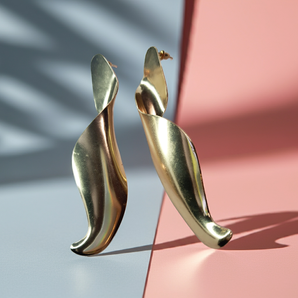 Złote długie kolczyki spiralne, długość 10 cm, stal chirurgiczna, stal nierdzewna, wodoodporne, hipoalergiczne, jakość premium, artystyczny styl, Rouge Bizu.