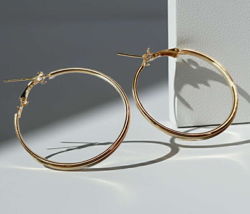 Gold twisted earrings 1.8 cm – a delicate form with character