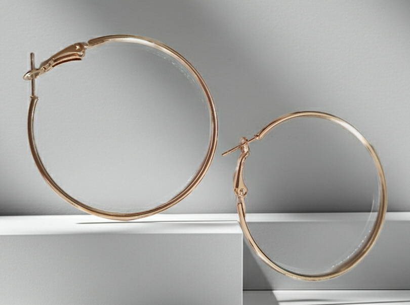 Złote kolczyki koła klasyczne o średnicy 5 cm – lekkie, minimalistyczne- stal nierdzewna, chirurgiczna. rougebizu
