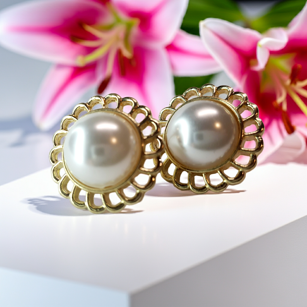 Gold twisted earrings 1.8 cm – a delicate form with character