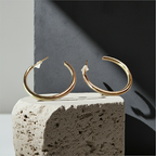 Gold twisted earrings 1.8 cm – a delicate form with character