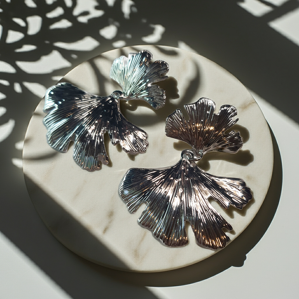 Srebrne kolczyki w kształcie liścia miłorzębu, długość 6 cm, stal chirurgiczna, stal nierdzewna, wodoodporne, hipoalergiczne, jakość premium, RougeBizu.