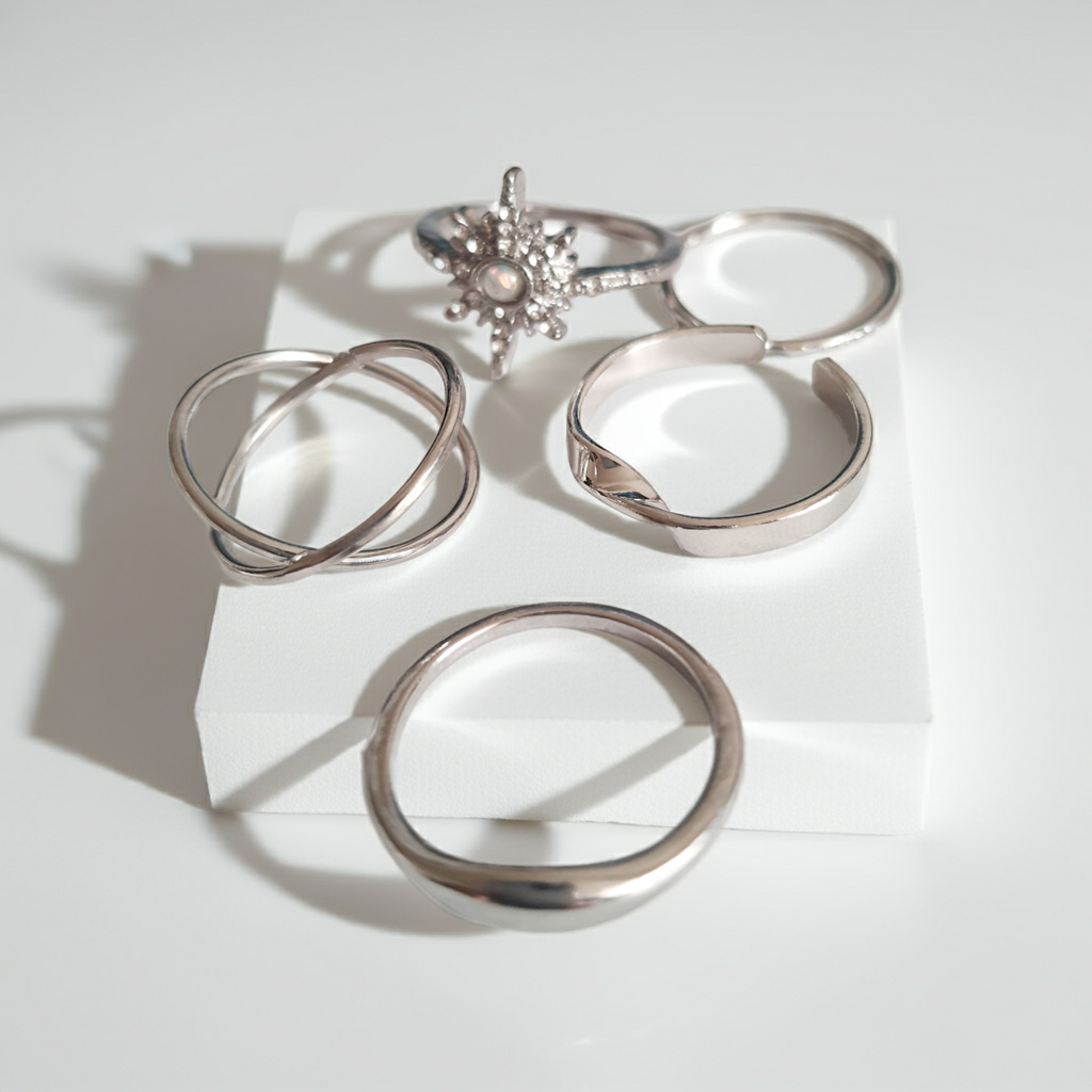 Textured gold ring – minimalist industrial style 18 mm