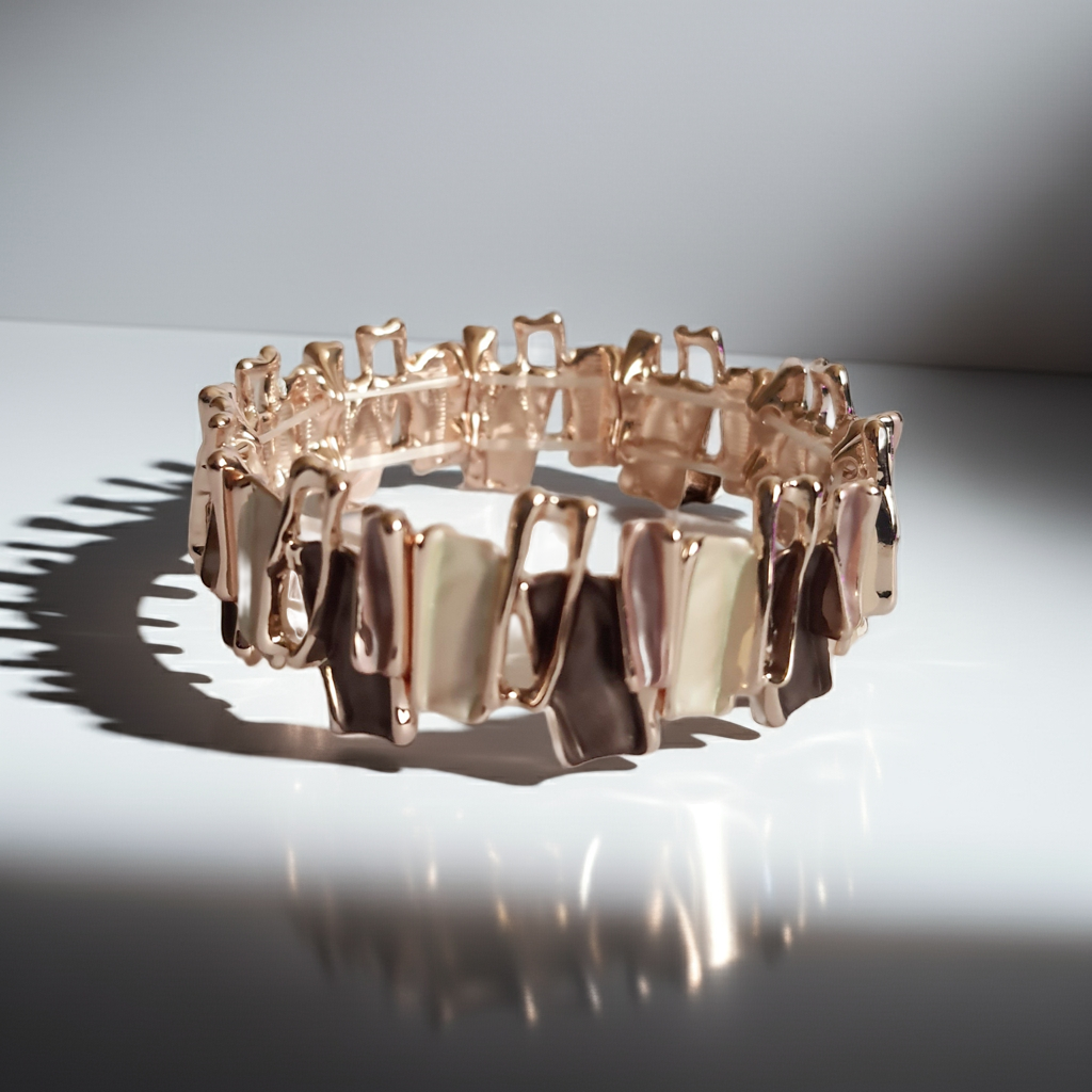 Bransoleta stal nierdzewna w formie mozaiki z segmentami w kolorze perłowym, brązowym i złocistym, średnica 7 cm, elegancka i nowoczesna, Rouge Bizu.